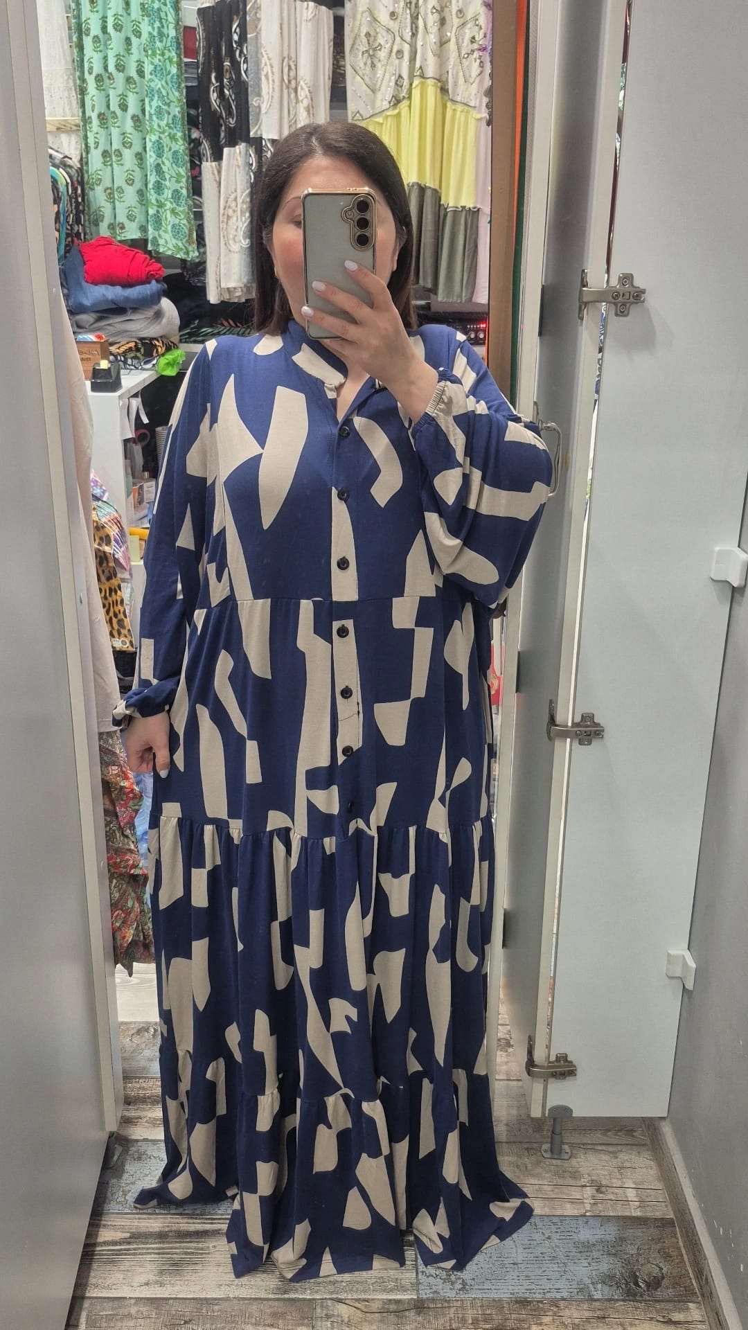 Hakim yaka balon kol düğmeli  elbise lacivert bej renk desen