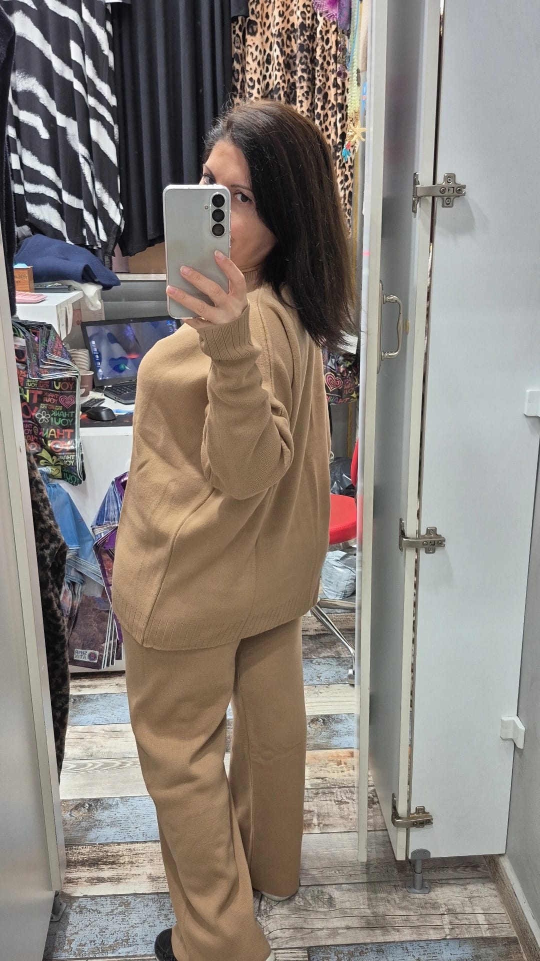 Yakası fitilli triko takım camel renk