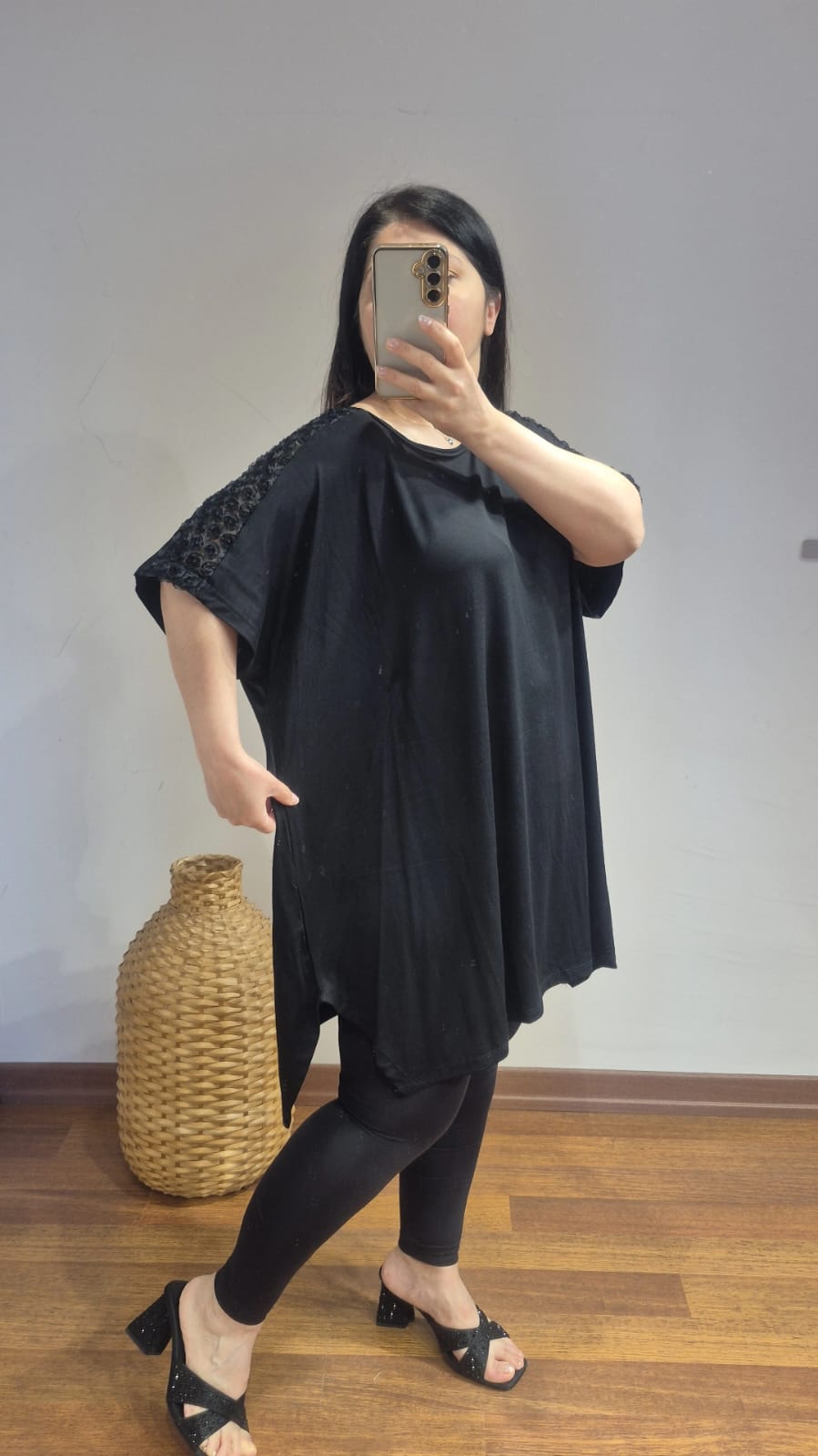 Bluz%20organzesi%20gül%20detay%20siyah