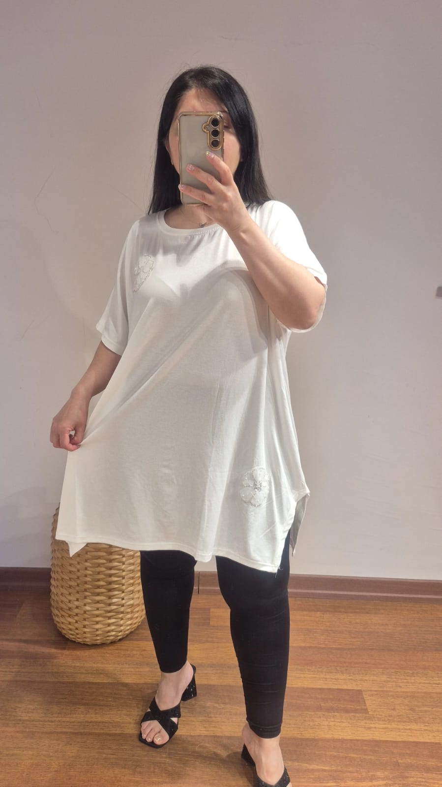 Bluz%20çiçek%20motif%20kırık%20beyaz%20