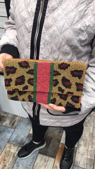 ithal boncuk işlemeli çanta zinciri var leopar