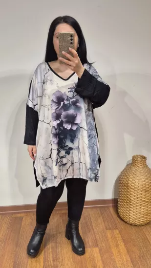 Bluz kırık mermer dokuda mor çiçekler desen