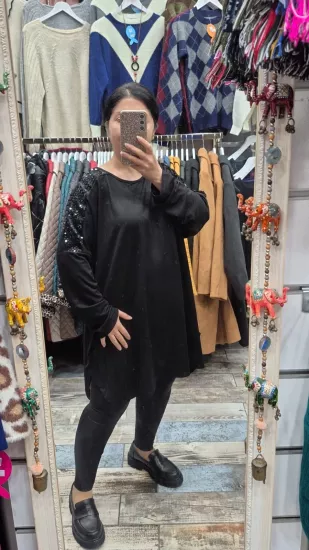 Bluz pul payet detay siyah renk model 