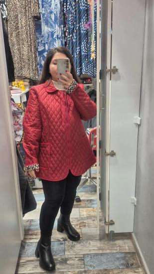 Mont kapitone içi leopar mat kırmızı renk cep ve yaka biye detay  model