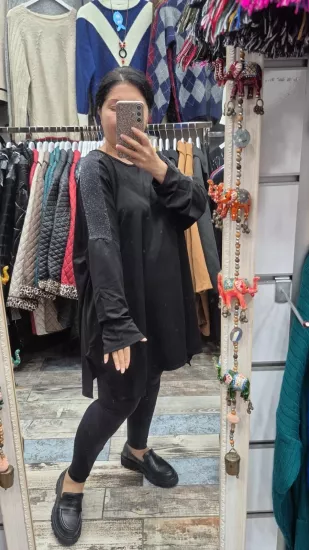 Bluz gümüş sim detay siyah renk model  