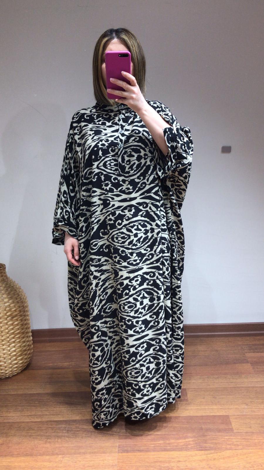 Pamuk viskon bej renk ve siyah renk desen elbise