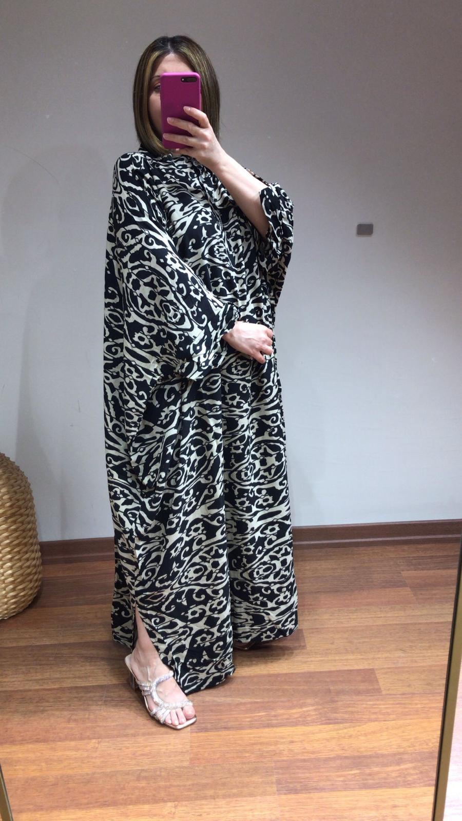 Pamuk viskon bej renk ve siyah renk desen elbise